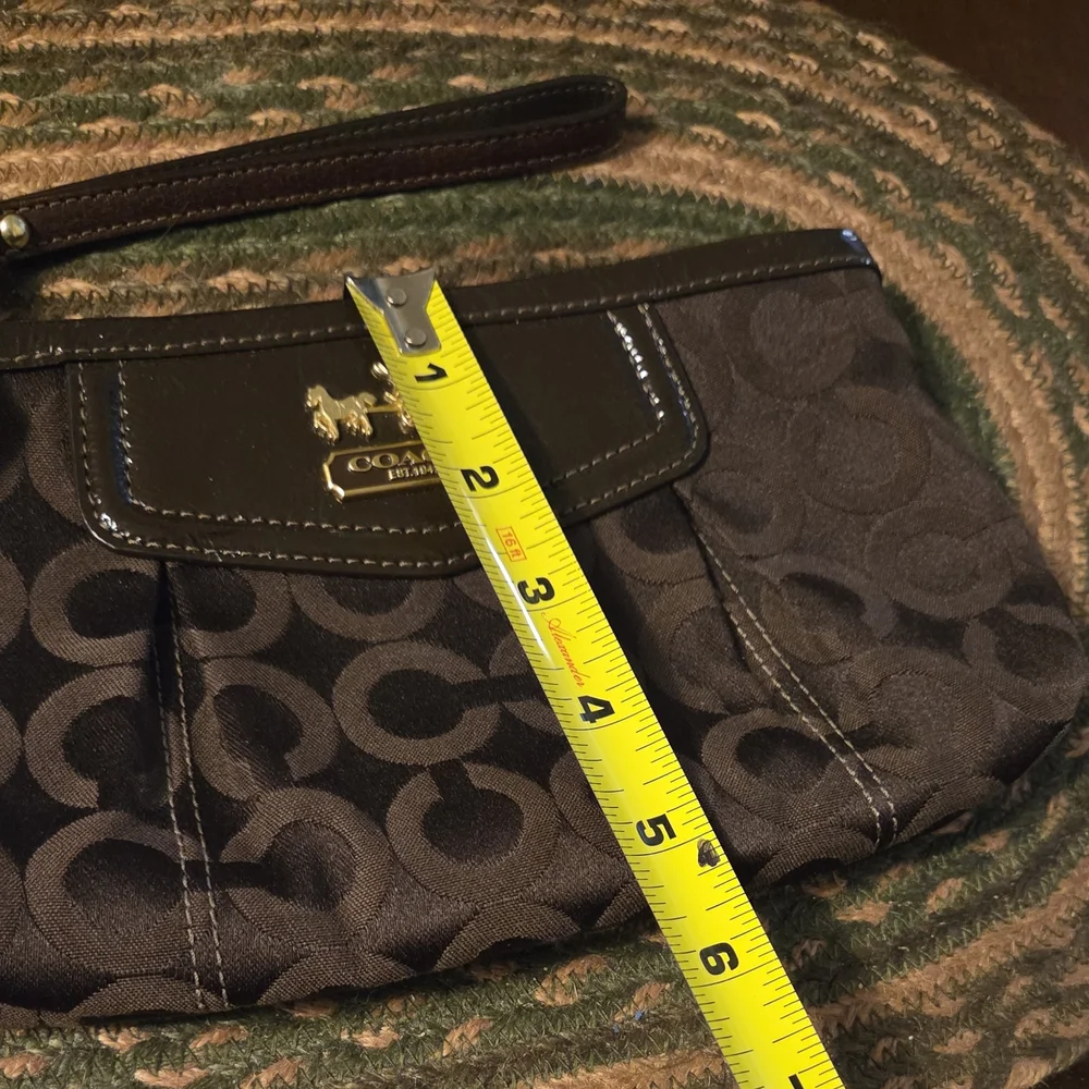 Coach Madison Medium Clutch Pouch Chocolate Brown W/Wristlet  Elegant !  Nwot - Picture 4 of 10